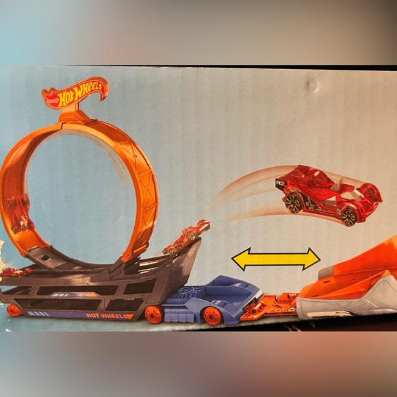 Hot Wheels Transporter Complete Stunt Set On Wheels. NWT - Picture 2 of 7